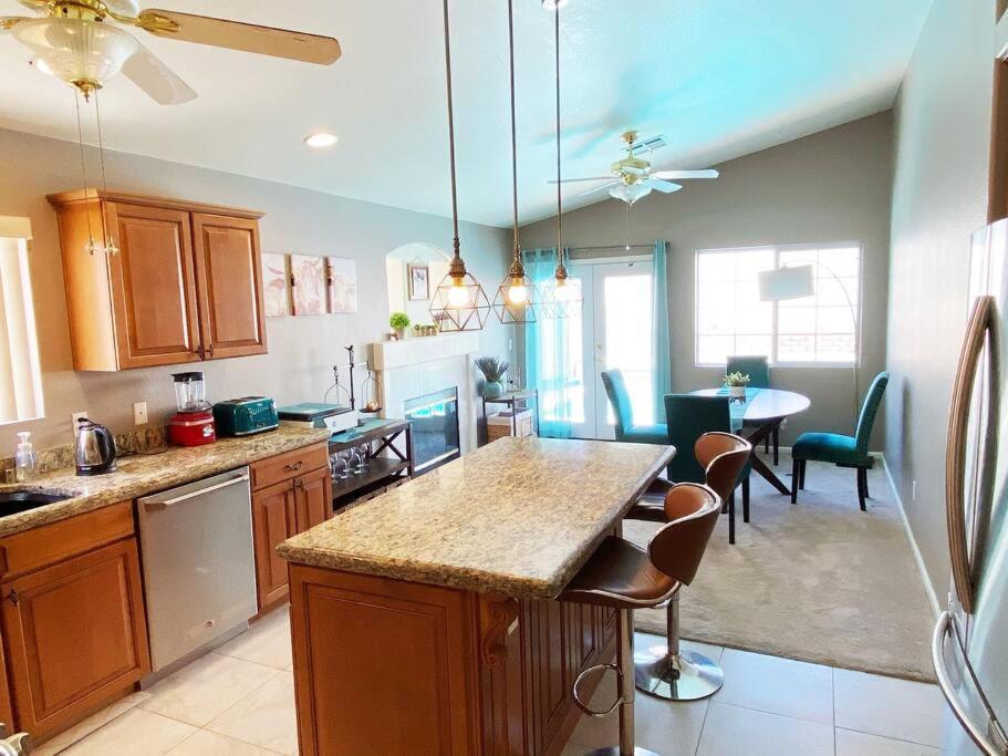 Amazing Heated Pool And Private Hot Tub 3Br In Heart Of Lv Villa Las Vegas Luaran gambar